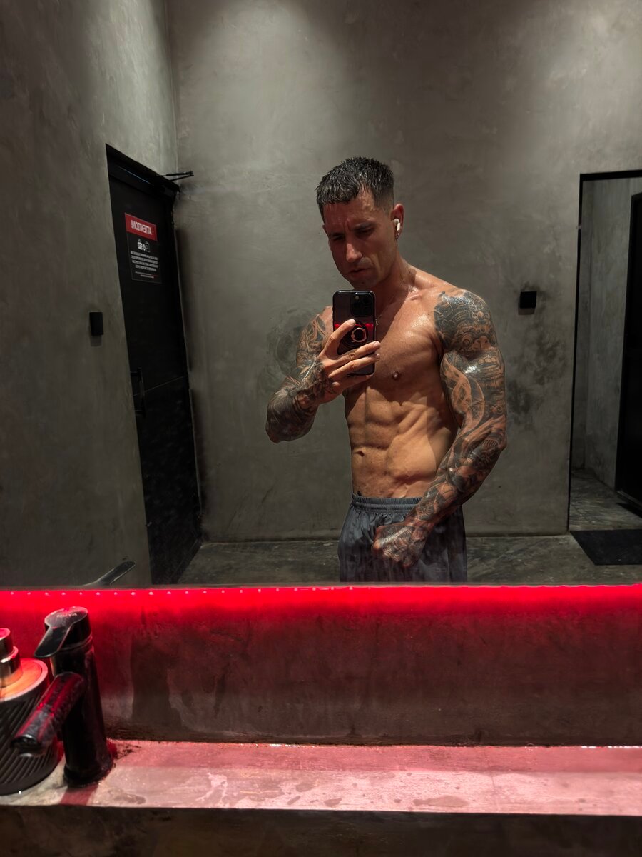 TRAINORD1E después — en el gimnasio